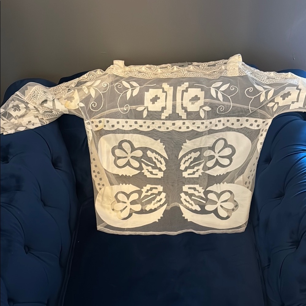 Elegant Cream Lace Throw